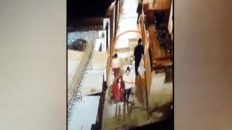 Secuestra a niña pero no pueden denunciarlo