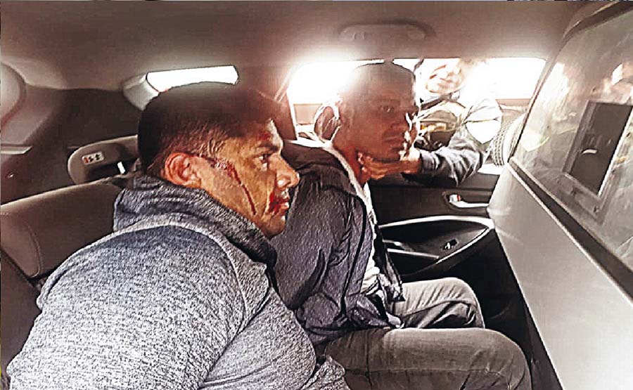 Venecos se estrellan con moto tras asaltar a empresario
