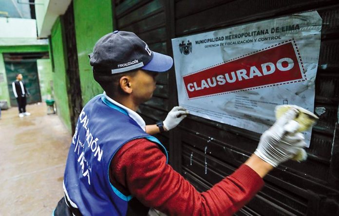Clausuran comercios de la Av. Aviación