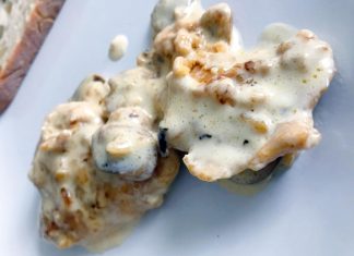 Pollo con salsa de cebolla