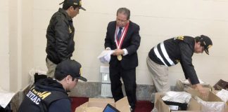 Allanaron oficinas de César Hinostroza Allanaron oficinas de César Hinostroza