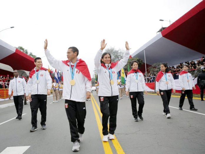 Deportistas ganadores de melladas en los Juegos Panamericanos desfilaron