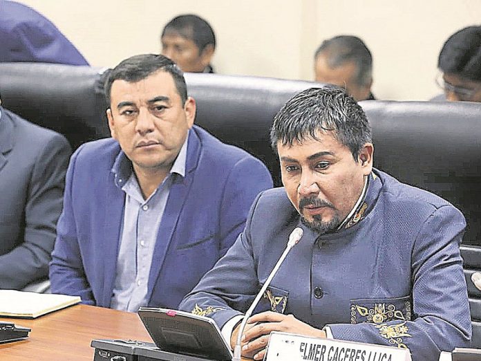 Elmer Cáceres Llica, gobernador de la región Arequipa