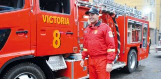 George Forsyth entregó vehículo y uniformes a bomberos George Forsyth