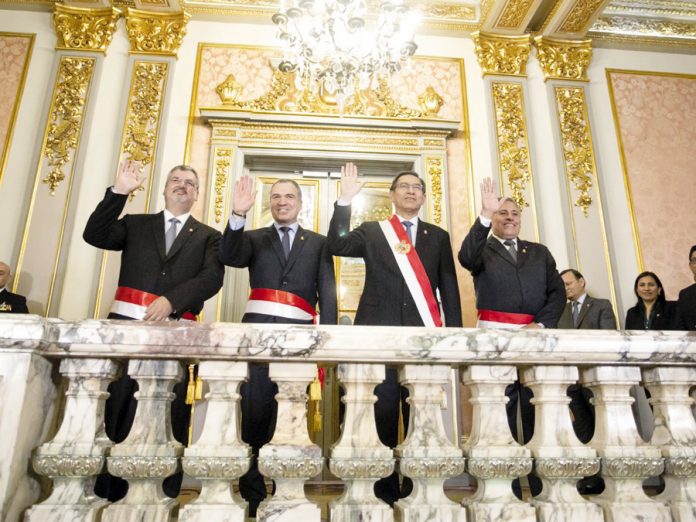 Juraron ministros De Defensa, Jorge Moscoso Flores y Cultura,Luis Castillo Butters