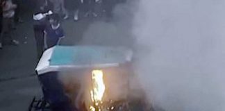 Vecinos incendiaron mototaxi de delincuentes