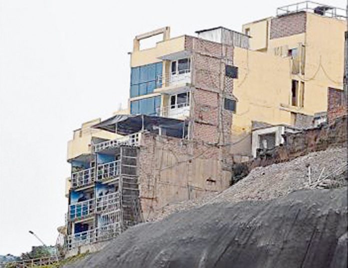 Acantilados de la Costa Verde