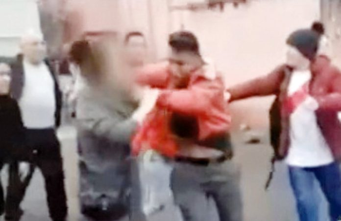 Casi linchan a sujeto que rompió nariz a terramoza