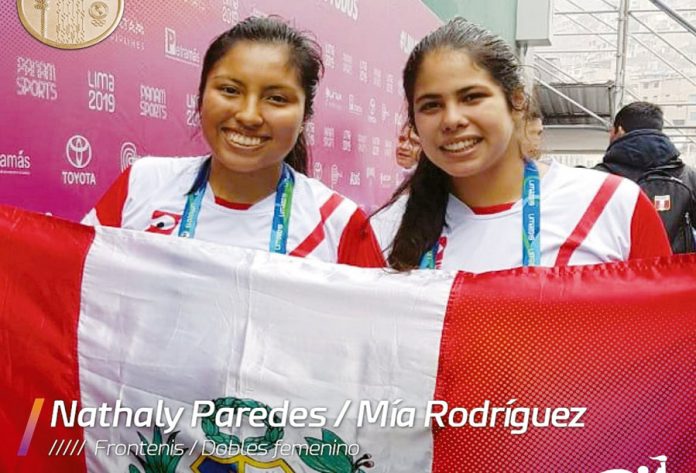 Nathaly Paredes y Mía Rodríguez