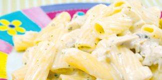 Pasta en salsa de queso