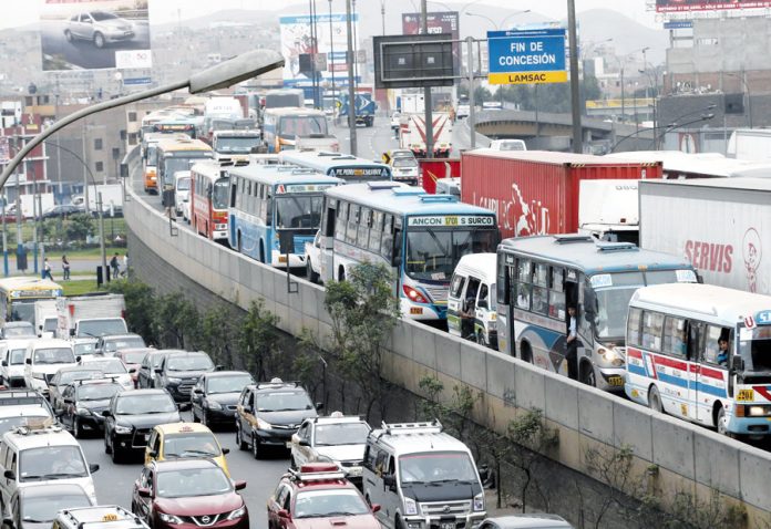 Tránsito en Lima