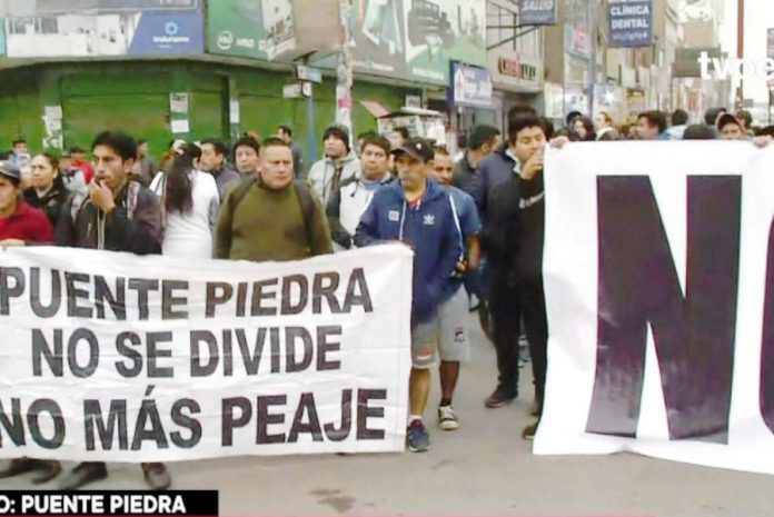 Vecinos de Puente Piedra bloquearon la Panamericana Norte