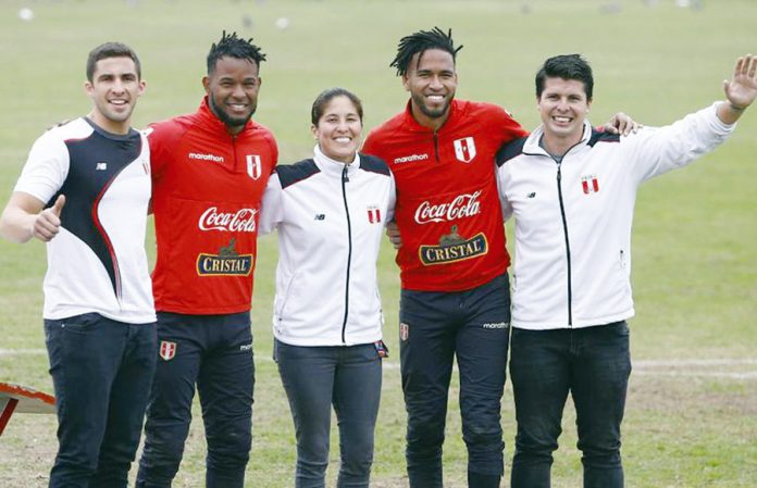 Videna cuando los medallistas peruanos de los Juegos Panamericanos llegaron al entrenamiento de la selección peruana Videna cuando los medallistas peruanos de los Juegos Panamericanos llegaron al entrenamiento de la selección peruana
