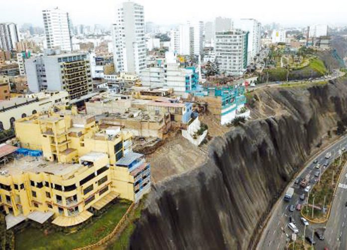 Acantilados de la Costa Verde