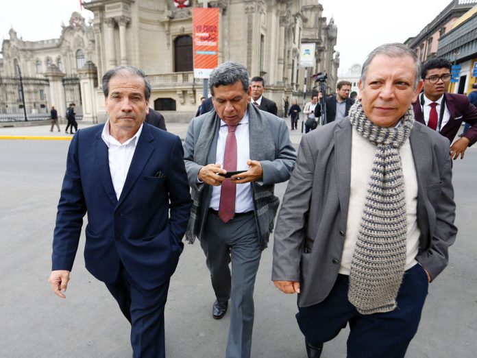 Cinco bancadas presentan su renuncia a Comisión de Ética Cinco bancadas presentan su renuncia a Comisión de Ética