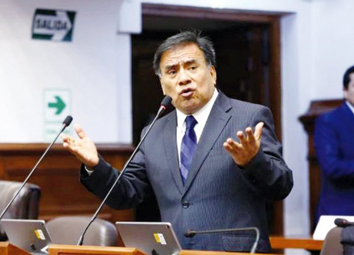 Javier Velásquez Quesquén