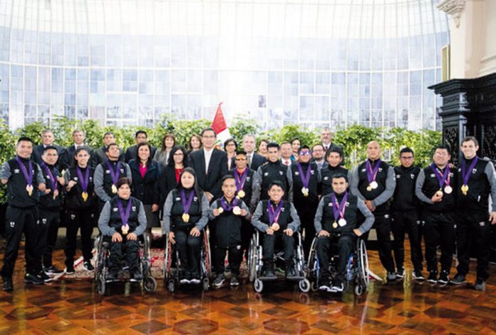 Vizcarra condecoró a Paradeportistas en Palacio de Gobierno Vizcarra condecoró a Paradeportistas en Palacio de Gobierno