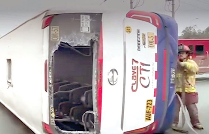Volcadura de micro en San Borja dejó trece heridos