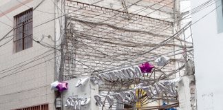 Cables aéreos en el Centro de Lima