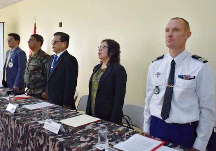 Capacitan a policías en técnicas para mantenimiento del orden público