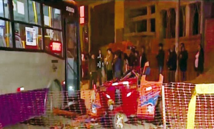 Choque entre bus y mototaxi dejó tres muertos en SJL