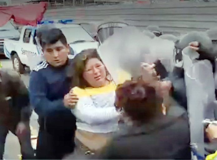 Comerciantes se enfrentaron a policías