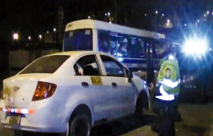 Hallan un hombre muerto dentro de auto en Carabayllo