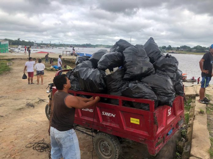 Limpieza del puerto del río Nanay