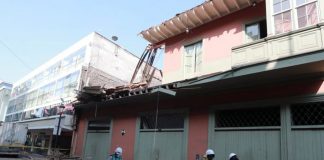 Se desploma balcón en jirón Carabaya en el Centro de Lima