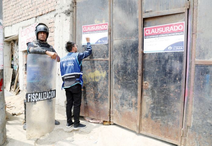 Clausuran locales donde se comercializaba materiales de reciclaje