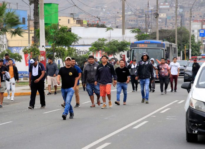 Colectiveros informales causaron terror en todo Lima