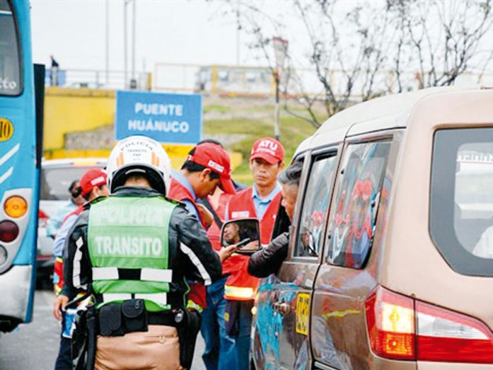 Vehículos informales fueron detenidos durante operativo