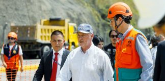 Alcalde Muñoz supervisó trabajos tras derrumbe de Costa Verde