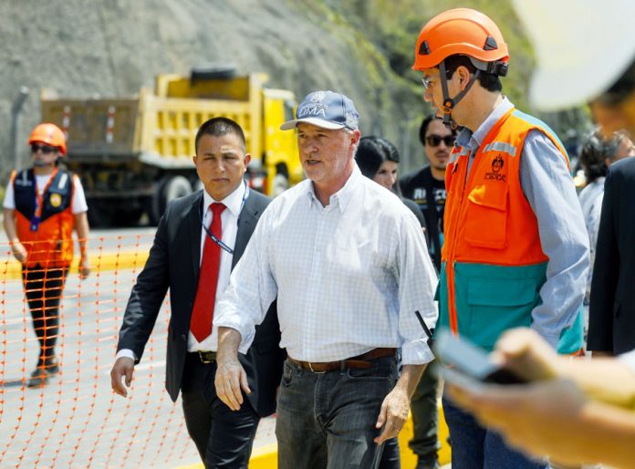 Alcalde Muñoz supervisó trabajos tras derrumbe de Costa Verde Alcalde Muñoz supervisó trabajos tras derrumbe de Costa Verde