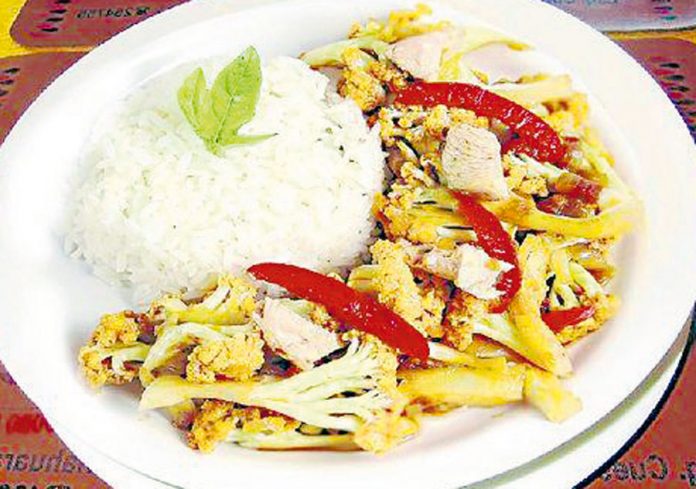 Coliflor saltada a la peruana