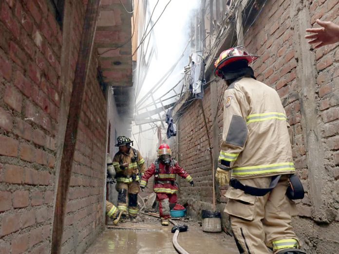 Incendio consumió viviendas en el Rímac