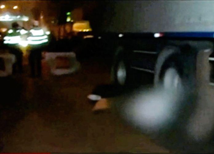 Tráiler mató a ladrón que escapaba con celular