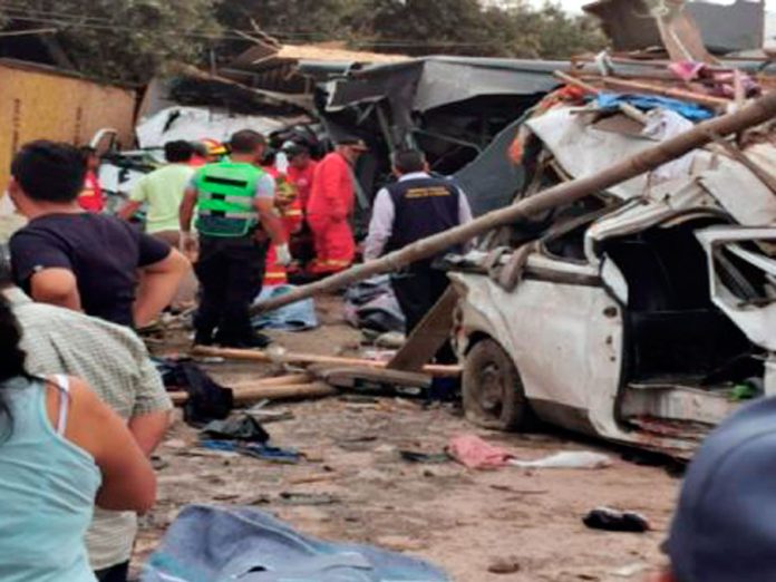 Accidente-de-bus-interprovincial-Cruz-del-Sur-1 Accidente-de-bus-interprovincial-Cruz-del-Sur-1