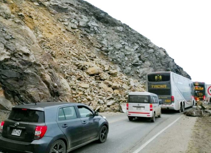Derrumbes en la Panamericana Sur