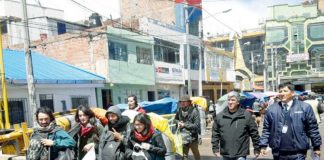 Expulsaron del país a turistas que dañaron Machu Picchu