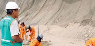 Instalación del cerco perimetral en el área de los acantilados de la Costa Verde