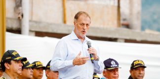 Jorge Muñoz, junto al teniente general PNP Gastón Rodríguez, presentaron el plan de patrullaje integrado