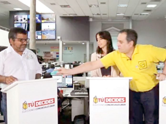 Mario Bryce insultó feo a Julio Arbizu en debate