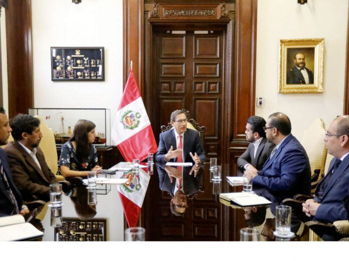Martin Vizcarra se reunió con la AMPE