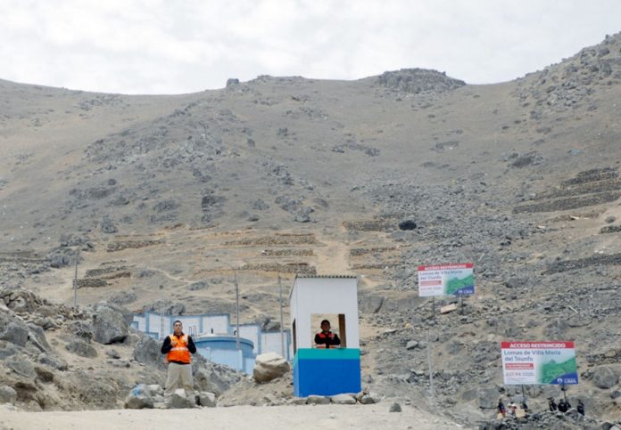 Casetas de vigilancia y carteles disuasivos en Lomas de Paraíso