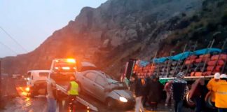 Colisión entre un auto con vehículo semiremolque, carretera central
