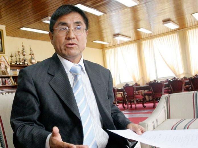 César Hinostroza César Hinostroza