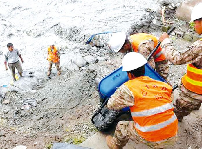 FF. AA. despliega más de mil efectivos para atender emergencias