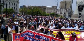 Profesores universitarios en pie de lucha Federación Nacional de Docentes Universitarios del Perú