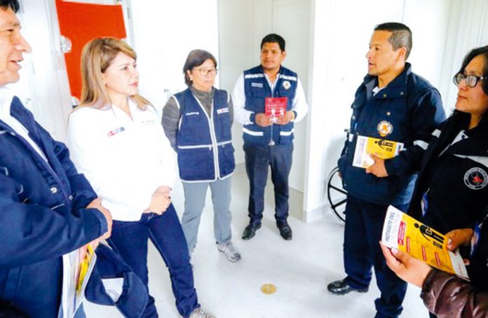 Ministra de salud supervisa riesgos de coronavirus en aeropuerto del Cusco